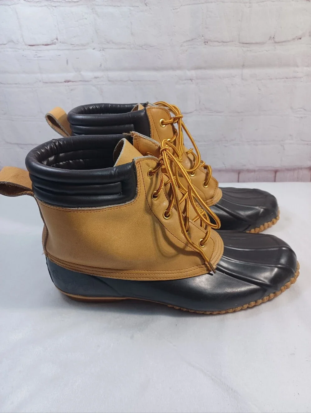 Vintage Herman Survivors duck boots in size 11 with genuine sheep fur lining